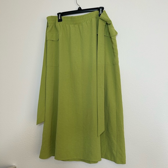 New York Clothing Co - Lime Green - Long Skirt- No Pockets- With Tie, Worn Twice - Picture 2 of 6